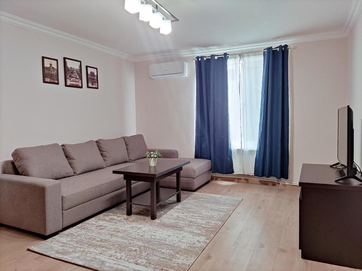 Renovated 1 Bedroom With King Size Bed In Kentron Yerevan Exterior photo