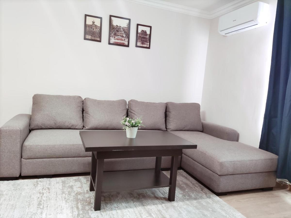 Renovated 1 Bedroom With King Size Bed In Kentron Yerevan Exterior photo