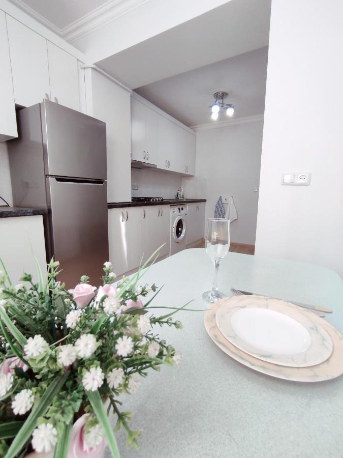 Renovated 1 Bedroom With King Size Bed In Kentron Yerevan Exterior photo