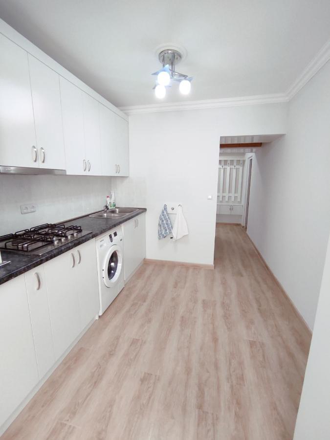 Renovated 1 Bedroom With King Size Bed In Kentron Yerevan Exterior photo