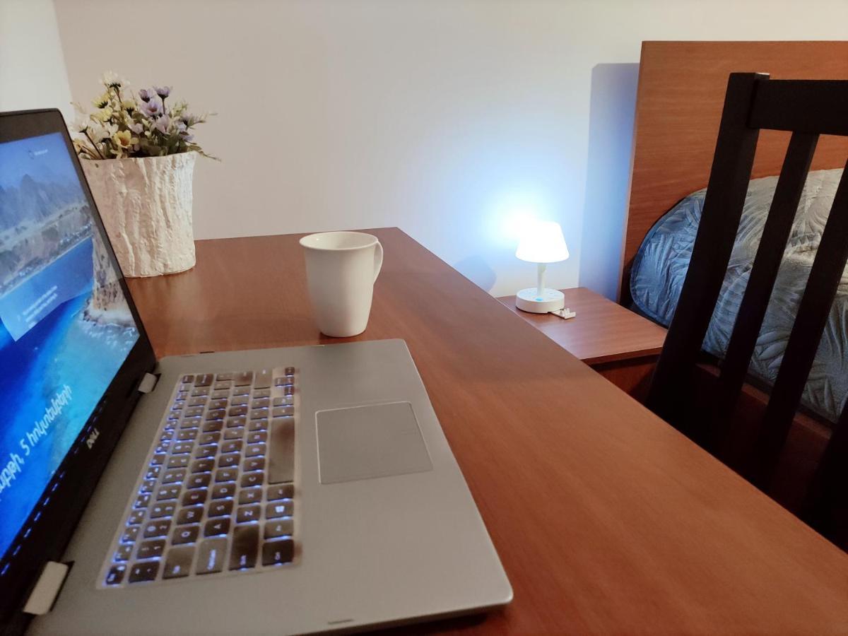 Renovated 1 Bedroom With King Size Bed In Kentron Yerevan Exterior photo